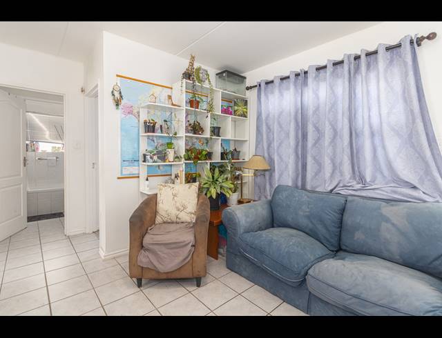 2 BEDROOM APARTMENT FOR SALE IN TABLE VIEW